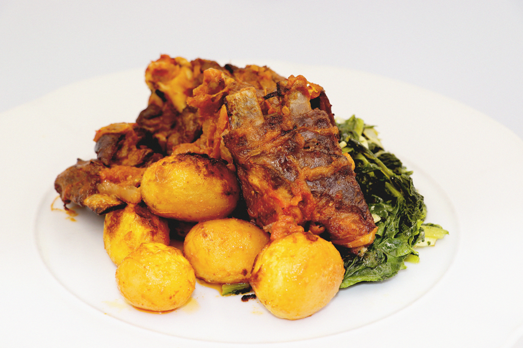 borrego-assado-a-padeiro-com-batata-e-grelos