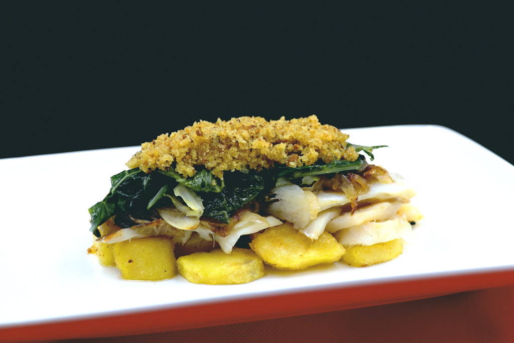 lascas-de-bacalhau-com-batata-couve-portuguesa-e-broa