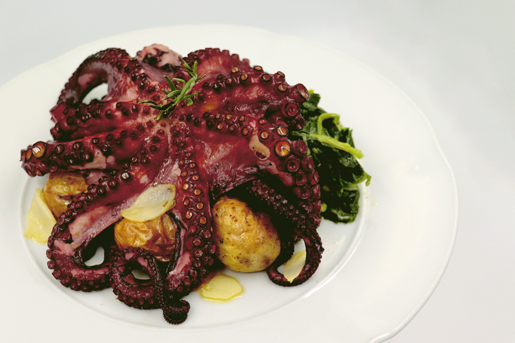 polvo-a-lagareiro-com-batata-e-grelos